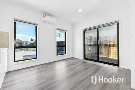 28 Scott Street, Cranbourne VIC - Photo 2
