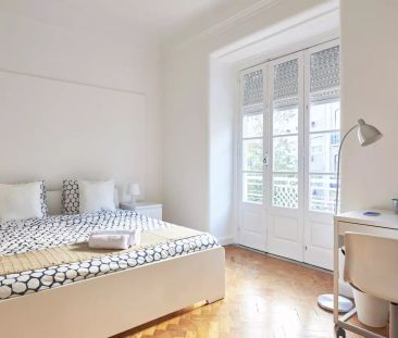 Rooms for rent in 6-bedroom apartment in Santo António - Foto 4