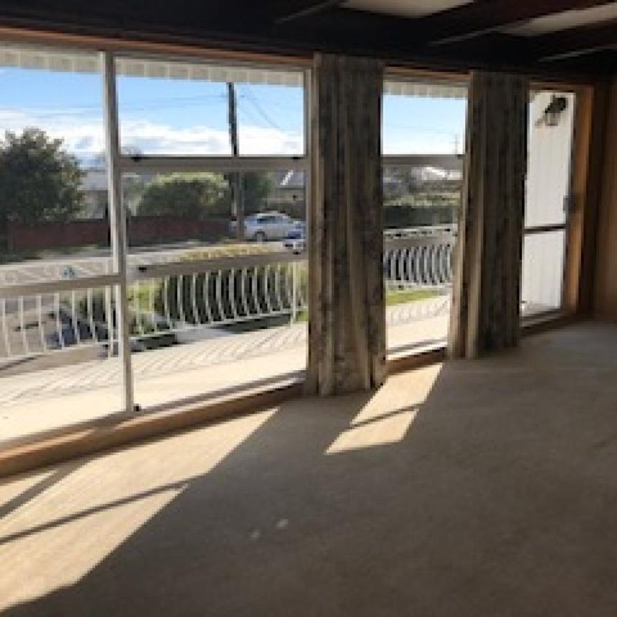 Family home in Stoke - Photo 1