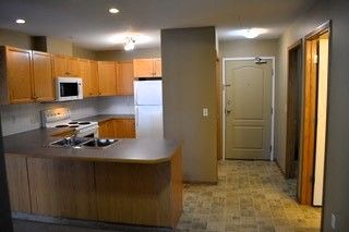 Stylish 2 Bed, 1 Bath Condo! - Photo 5
