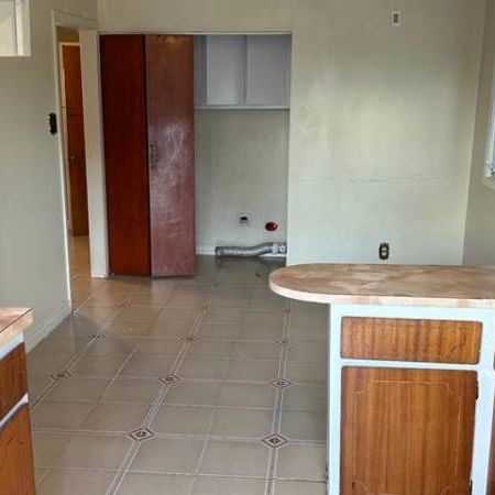 Spacious 3 bedroom appartment, upper duplex. - Photo 4