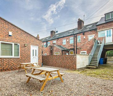 2 bedroom flat to rent - Photo 2