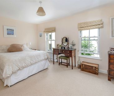 White Willow Gardens, Staplegrove - Photo 1
