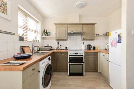 Wilton Hill Court, Redhill, RH1 - Photo 2