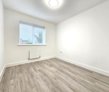 4 bedroom detached house to rent - Photo 2