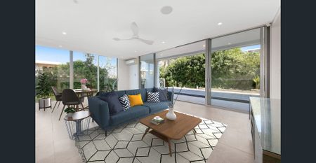 Very Modern Three Bedroom Executive Style Apartment - Photo 4