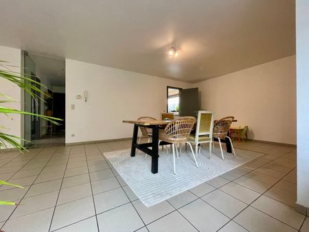 Zeer knap, groot appartement aan OLV Plein met 2 slpks - Foto 4