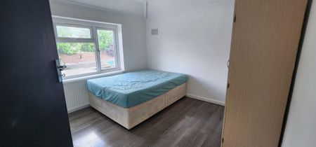 4 bedroom semi-detached house to rent - Photo 5