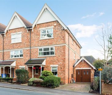 4 bedroom townhouse to rent - Photo 3