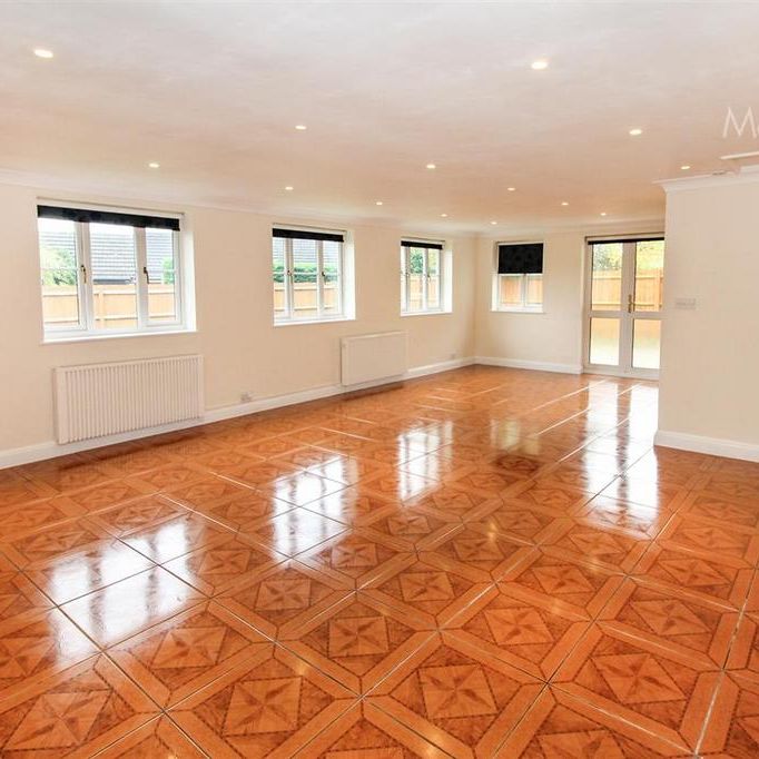 4 bedroom detached house to rent - Photo 1