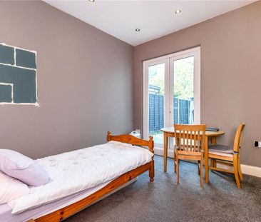 4 bedroom semi-detached house to rent - Photo 2