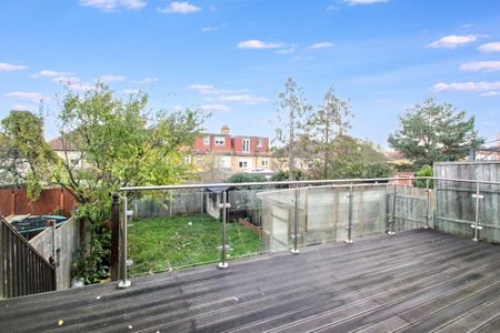 4 bedroom semi-detached house to rent - Photo 5