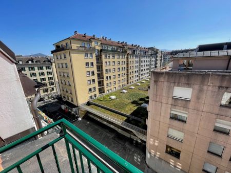 Proche rue de Carouge, quartier calme et agréable à vivre - Photo 4