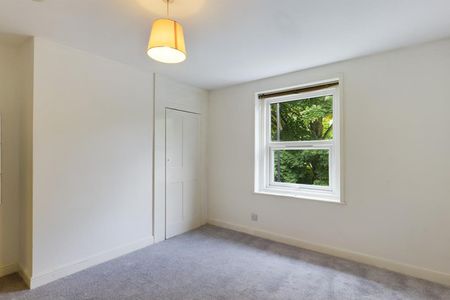 3 bedroom House To Let - Photo 2