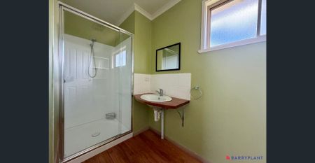 HOME ON HALFORD! - Photo 3