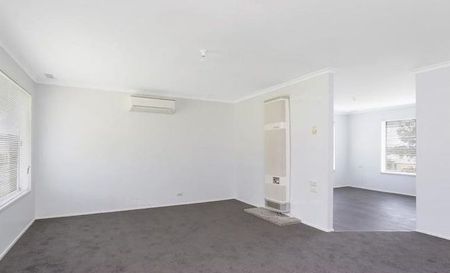 Spacious Family Home in a Peaceful West Albury Location - Photo 5
