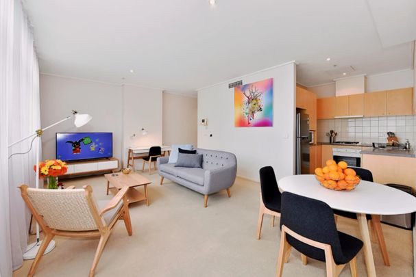Comfy 1-bedroom apartment near Melbourne Central train station - Photo 1