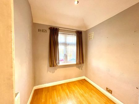 4 bedroom semi-detached house to rent - Photo 2