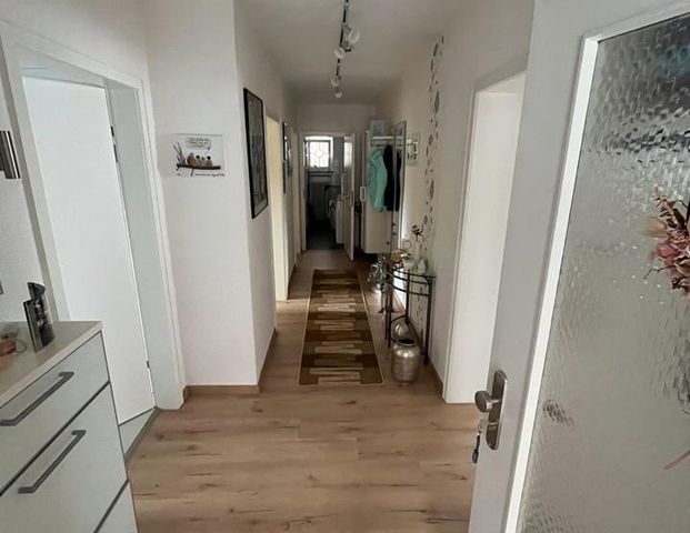 3-Zimmer-Wohnung mit EBK und Balkon - Foto 1
