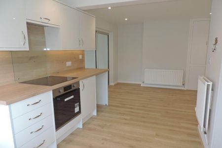 3 bedroom semi-detached house to rent - Photo 3