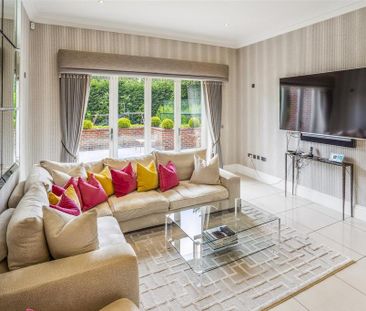 5 bedroom detached house to rent - Photo 2