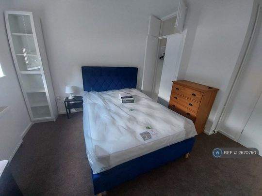 3 bedroom flat to rent - Photo 1