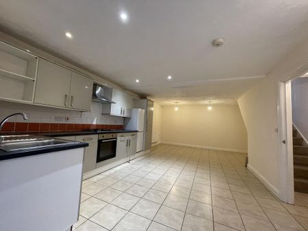 3 bedroom end of terrace house to rent - Photo 5