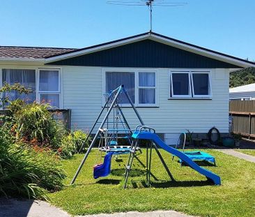 Charming 3 Bedroom Home in Wainuiomata - Photo 2