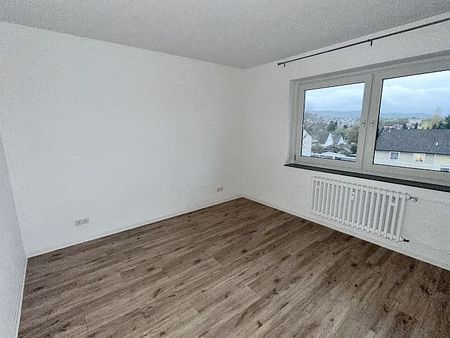 3-Zimmer, modernes Badezimmer - Photo 2