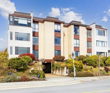 2 bed 2 washroom condo in White Rock - Photo 3