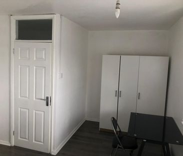 Room in a Shared Flat, Hurdlow Walk, M9 - Photo 6