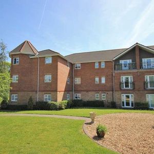 Hampton Court Way, Widnes, WA8 - Photo 2