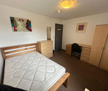 Room in a Shared House, Teignmouth Road, B29 - Photo 4