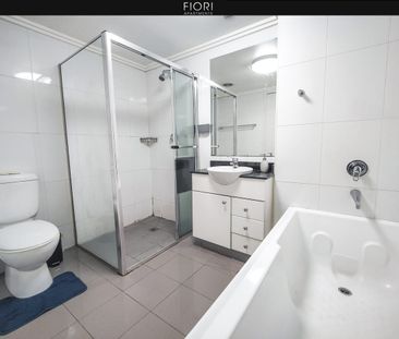 Spacious North-East facing 1bedroom apartment - Newly Refurbished &... - Photo 5