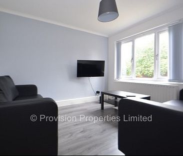 4 Bed House near the Leeds University - Photo 1