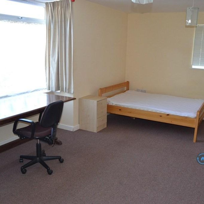 5 bedroom end of terrace house to rent - Photo 1