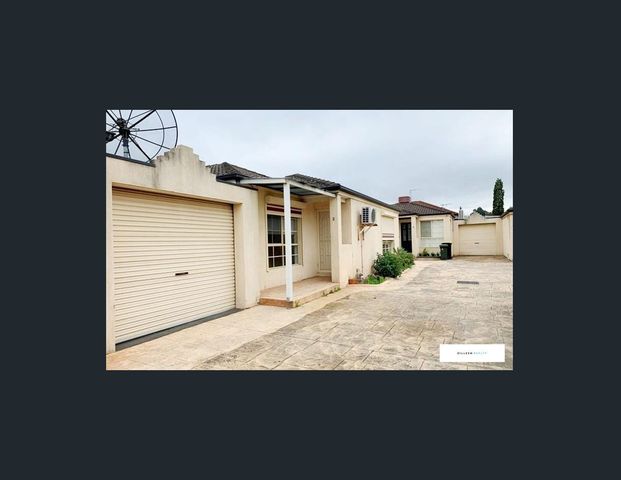 2/8 Hood Crescent, Fawkner, Vic 3060 - Photo 1