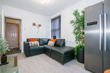 6 bedroom end of terrace house to rent - Photo 2