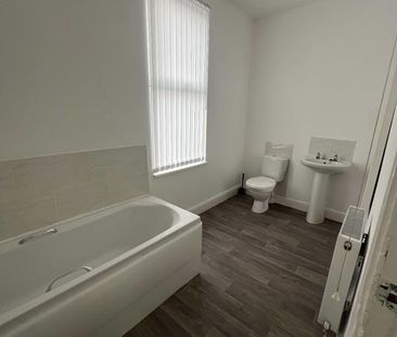 Room in a Shared House, Upper Town Street, LS13 - Photo 1