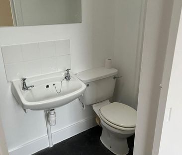 A charming one bedroom first floor flat situated in the centre of t... - Photo 6