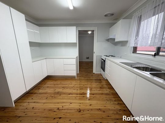 Renovated in prime location! - Photo 1