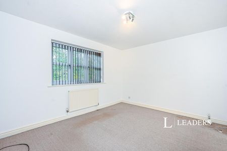 House to rent - Photo 4