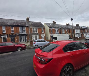 3 bedroom end of terrace house to rent - Photo 1