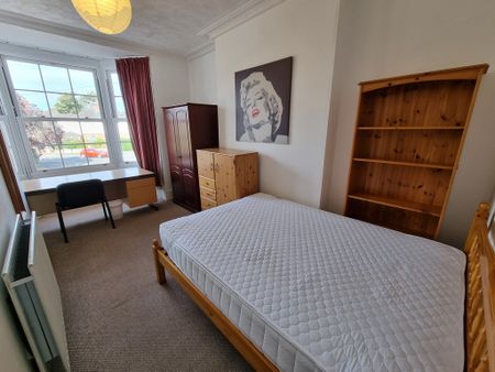 5 Bed Student Accommodation - Photo 5