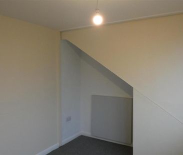 3 bedroom semi-detached bungalow to rent - Photo 3