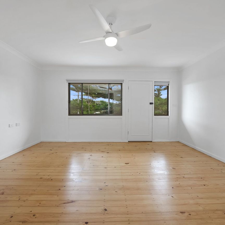 Freshly Renovated Coastal Home - Lawn Maintenance Included - Photo 1