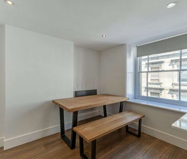 A beautifully presented three-bedroom first floor apartment in one ... - Photo 6