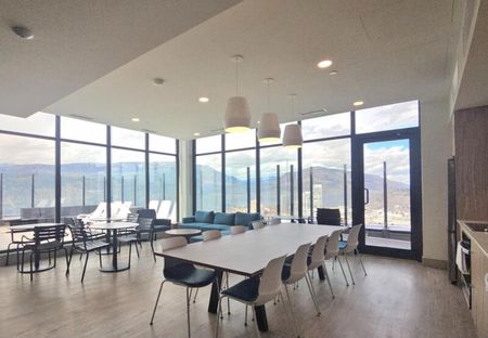 Blissful Views at Bertram – 12th Floor! - Photo 3