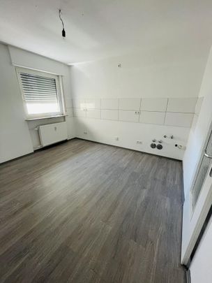 Helle 2 Zimmerwohnung mit modernem Badezimmer und Balkon - Photo 1