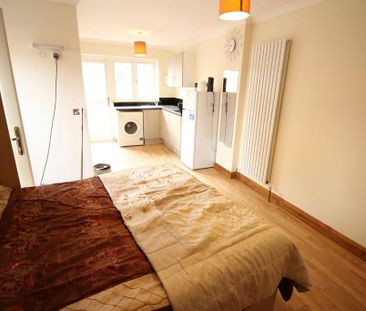 Studio to rent - Photo 5